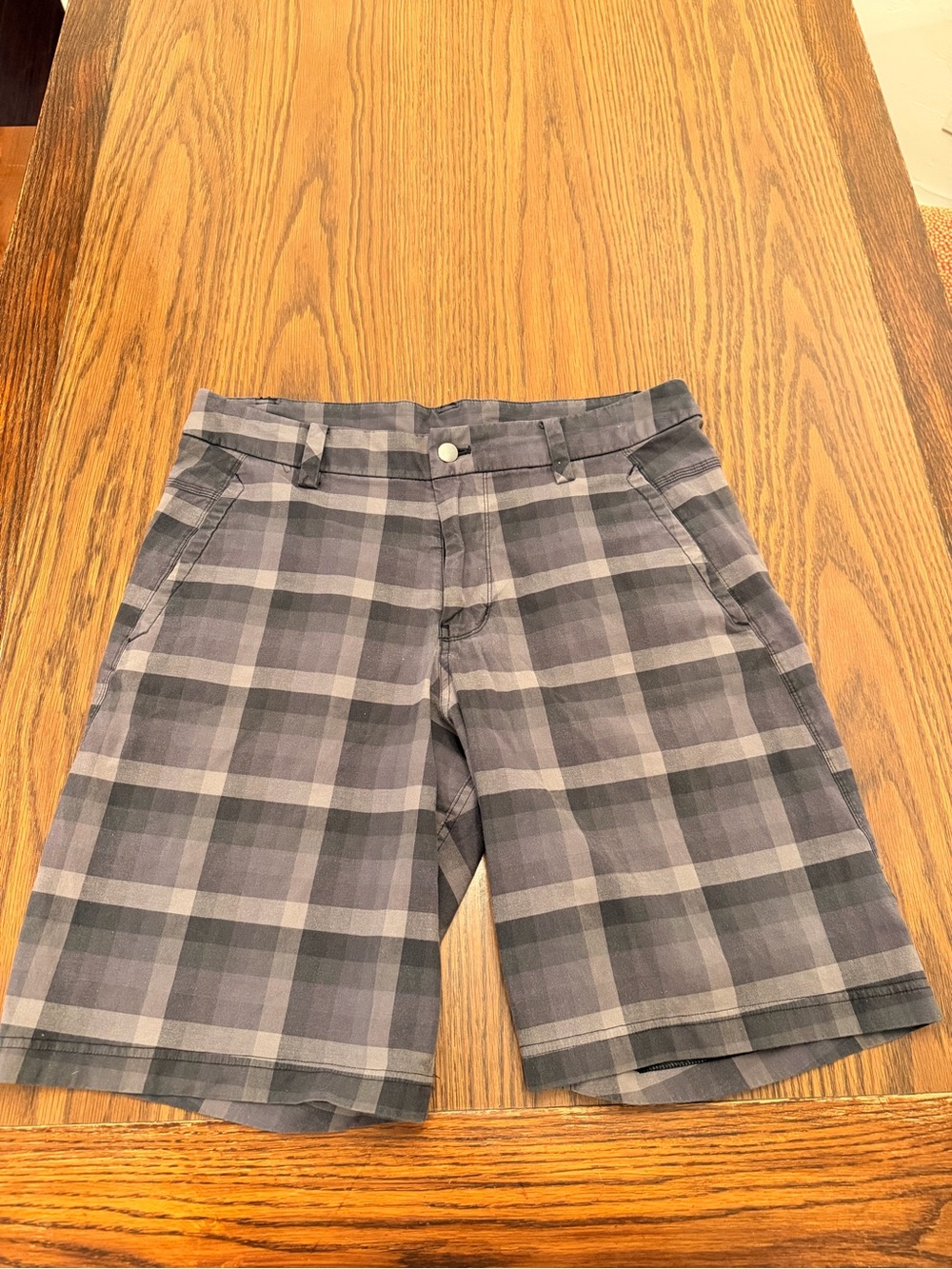 Lululemon Kahuna style grey plaid shorts size 34